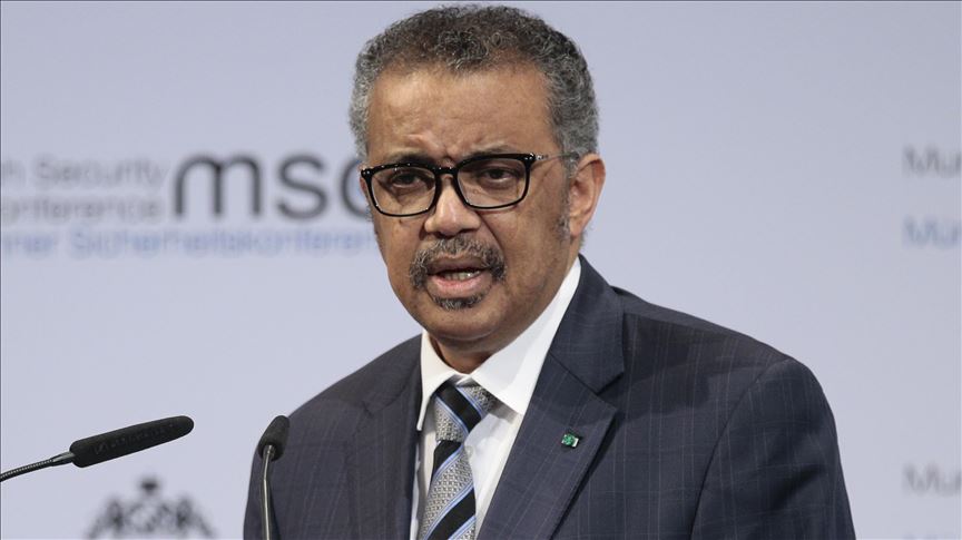 Jefe de la OMS ve una 'luz al final de un largo y oscuro túnel' con vacunas para el coronavirus