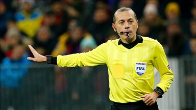 Cüneyt Çakır, UEFA Şampiyonlar Ligi'ndeki 50. maçını yarın yönetecek