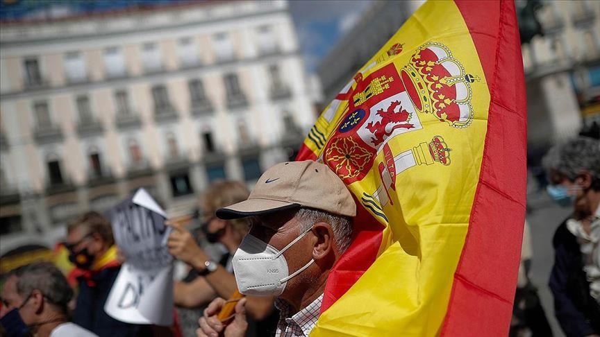 Spain: New COVID-19 cases drop, holiday plan still uncertain