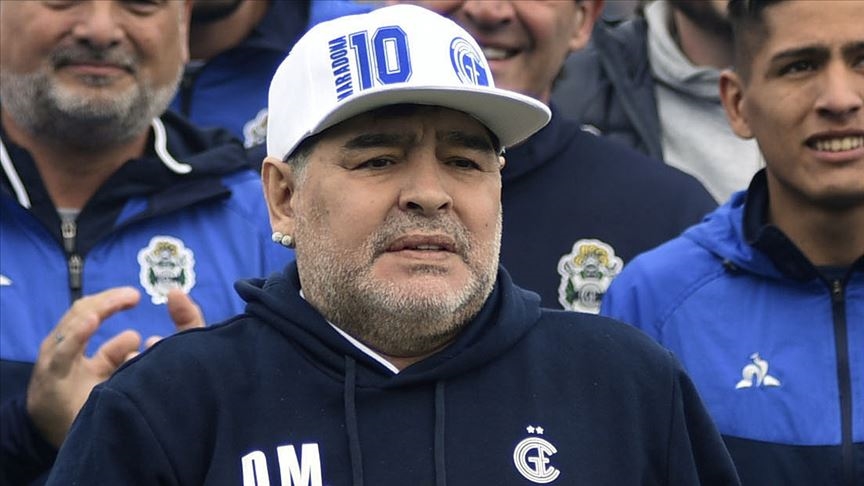 Arjantinli efsane futbolcu Maradona hayatını kaybetti