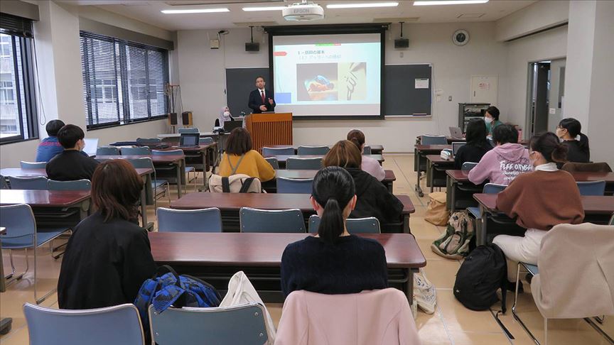 Japonya'da üniversite öğrencilerine ezan semineri  