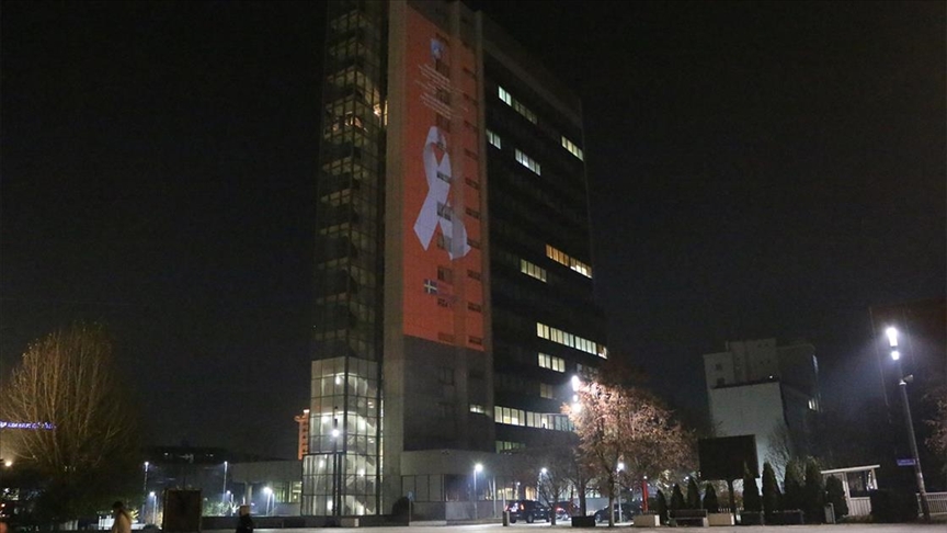 Za eliminaciju nasilja nad ženama: Zgrade Vlade i Skupštine Kosova osvetljeni narandžastom
