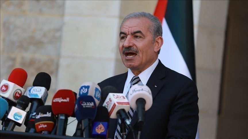 اشتية يفتتح شارعا يمر بمنطقة تابعة لبلدية الاحتلال بالقدس