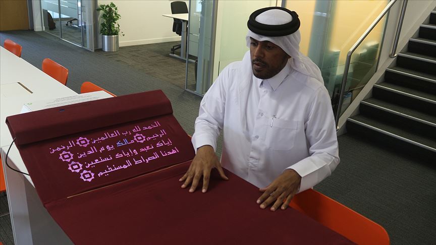Katarlı bilgisayar mühendisi namaz kılmayı öğreten 'akıllı seccade' tasarladı
