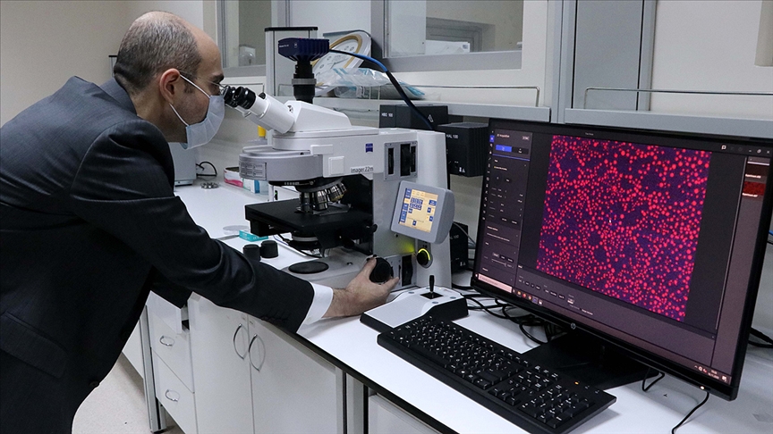 ABD'deki kariyerinden vazgeçen doçent Türkiye'de 'nanoteknolojik şifre' için çalışıyor