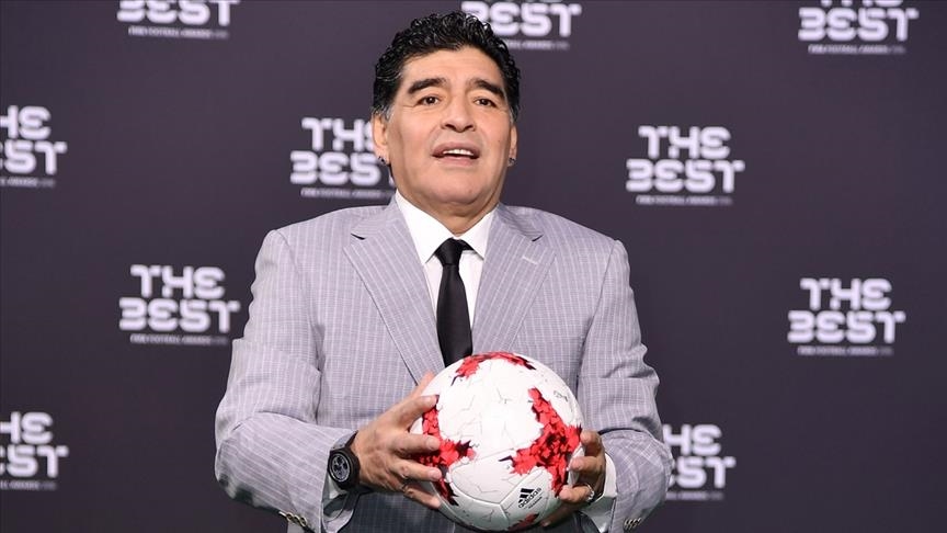 "رحل مبكرًا".. محمد صلاح يعزي بمارادونا أسطورة الأرجنتين
