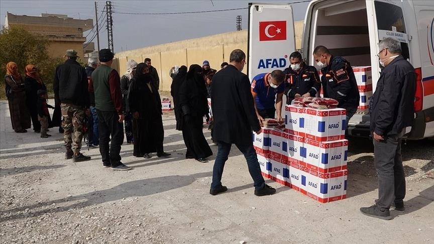 Turkish authorities distribute aid in northern Syria