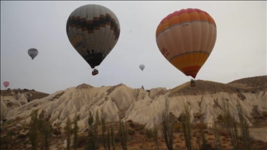 كبادوكيا.. إطلالة جويّة على مناظر الخريف عبر المناطيد