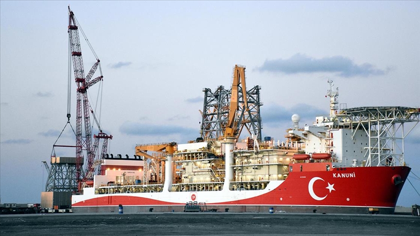 'Kanuni' sondaj gemisinin kule montajına başlandı