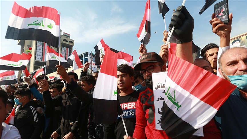 Bağdat’ta Sadr yanlısı binlerce kişi, erken seçime katılma çağrısına destek gösterisi yaptı