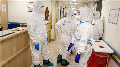 COVID-19: Italy reports 827 new deaths, infections down 2%