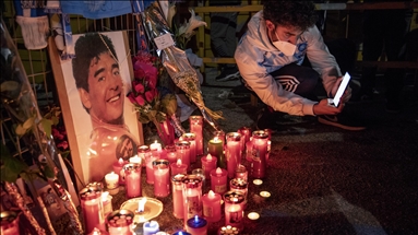 Napolililer Maradona için sokaklara döküldü