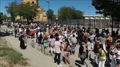 Spain: New virus cases down, outbreaks at schools up