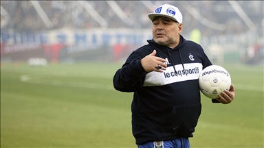 Arjantinli efsane futbolcu Maradona son yolculuğuna uğurlandı