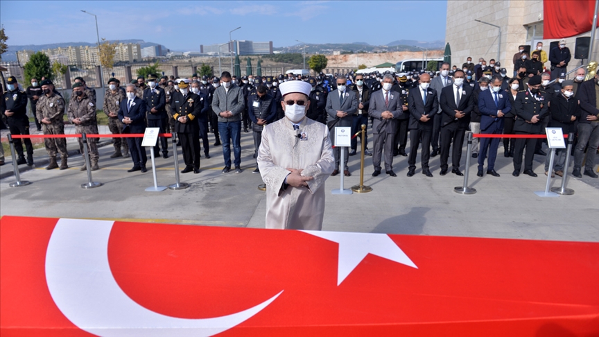 Mersin'de midibüsün devrilmesi sonucu şehit olan polis son yolculuğuna uğurlandı
