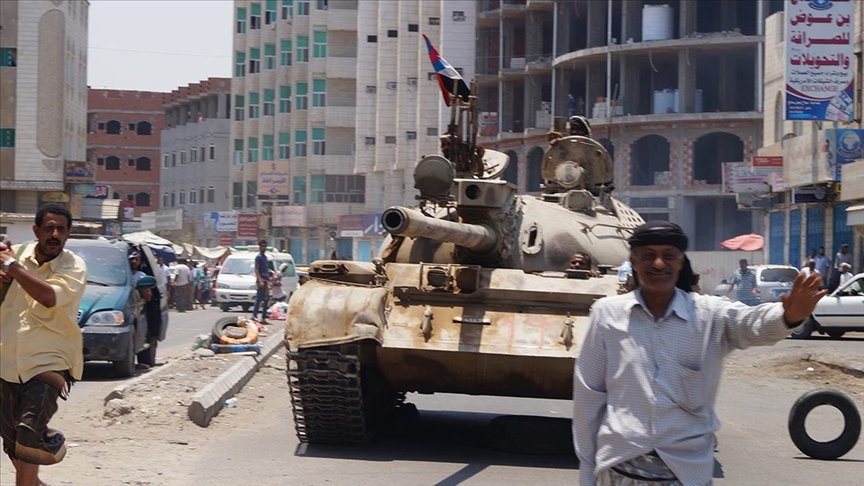 اليمن.. "الانتقالي" يعلن مقتل اثنين من قادته في مواجهات بأبين