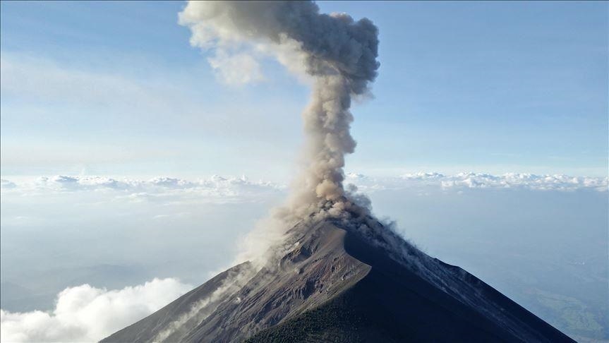 Indonésie : éruption du volcan Lewotolo