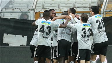 Beşiktaş'ta Fenerbahçe derbisinin kamp kadrosu belli oldu