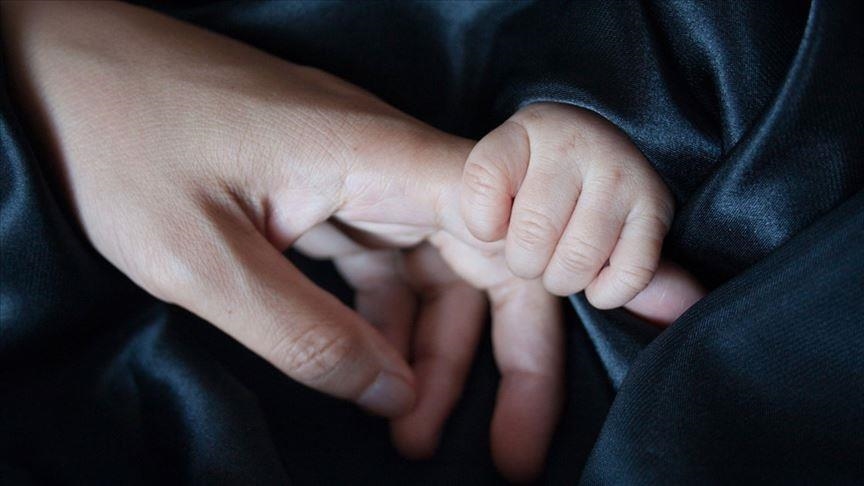 Сингапур: Бебе од мајка заразена со Ковид-19 родено со антитела