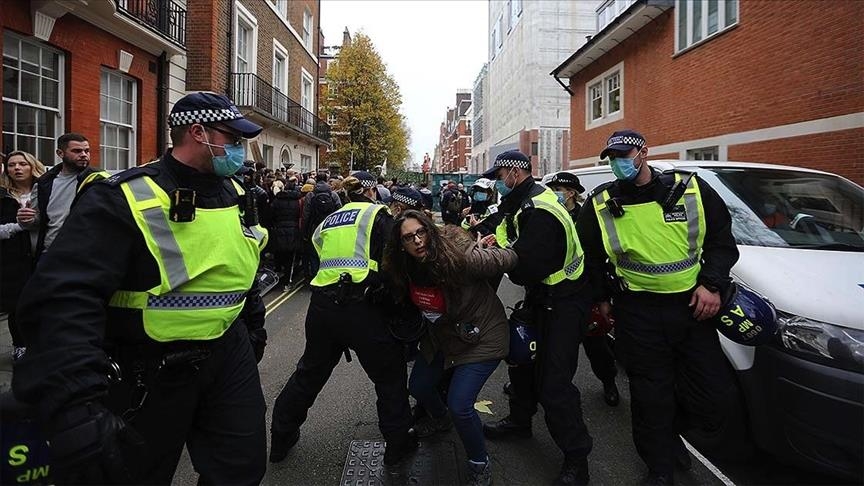 Demostrata në Londër kundër masave anti-COVID-19, së paku 150 të arrestuar