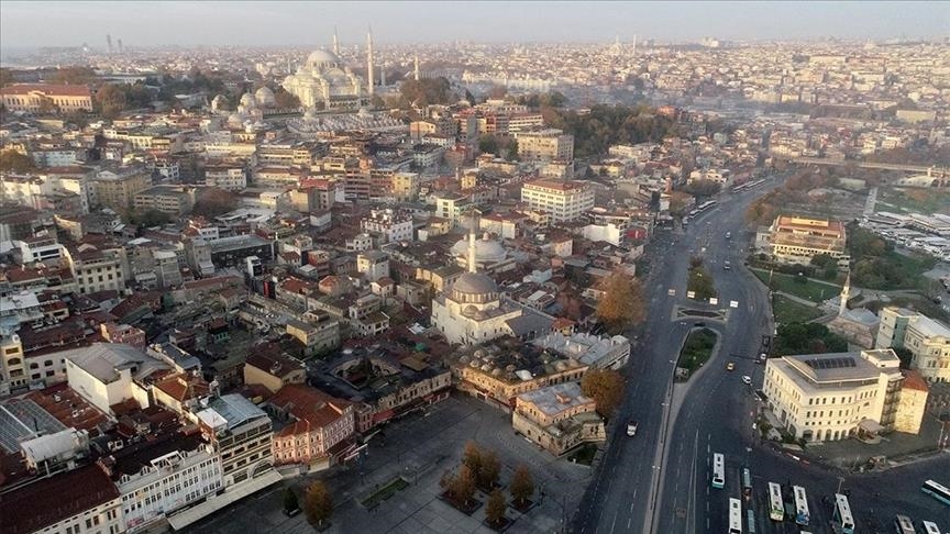 Пусти улиците на турските градови поради мерките за ограничување на движењето
