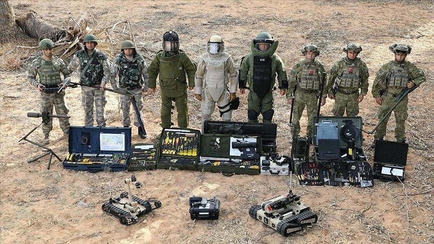 Турецкие саперы помогают азербайджанским военным в разминировании территорий