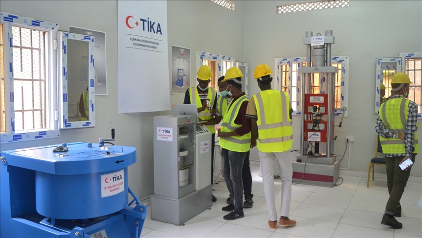 Turkey helps set up modern lab at Somali university