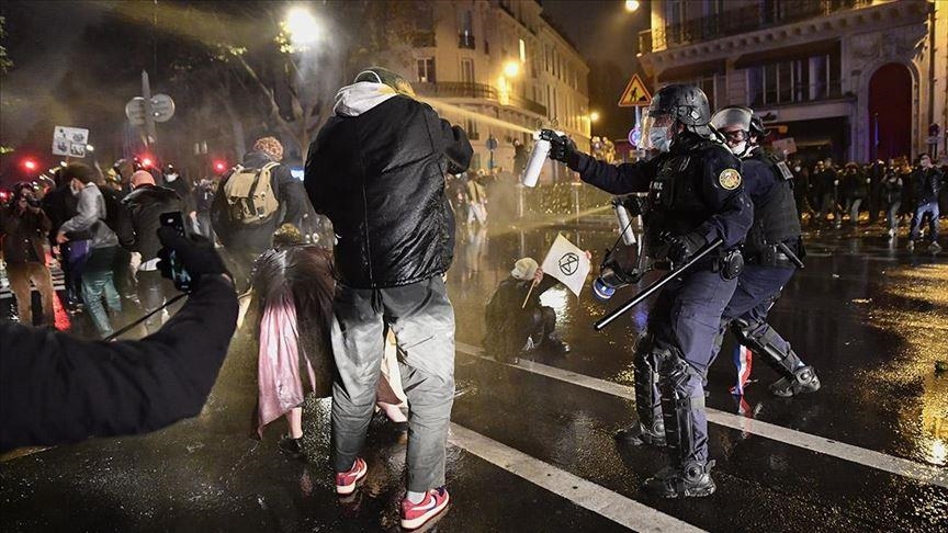فرنسا ترضخ للتظاهرات وتقرر إعادة صياغة قانون أمني مثير للجدل