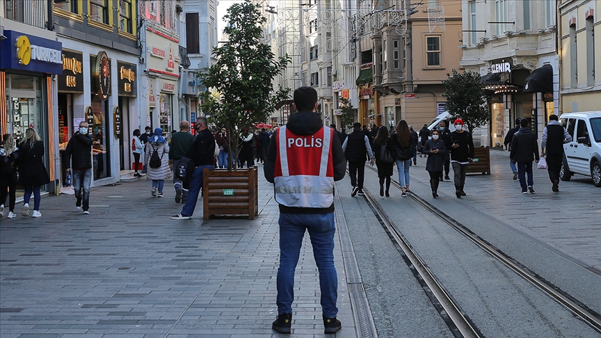 Kovid-19'la mücadelede yeni tedbirler uygulanmaya başlıyor