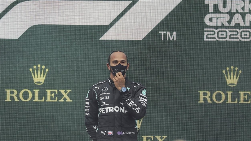 Piloto de la F1 Lewis Hamilton da positivo para coronavirus
