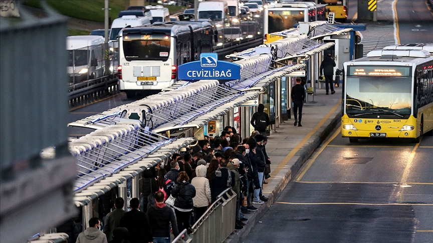 İstanbul'da toplu taşımada oluşabilecek yoğunluğun azaltılması için bazı  tedbirler alındı