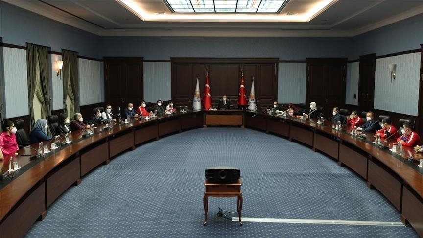 Turkish president receives disabled athletes, families