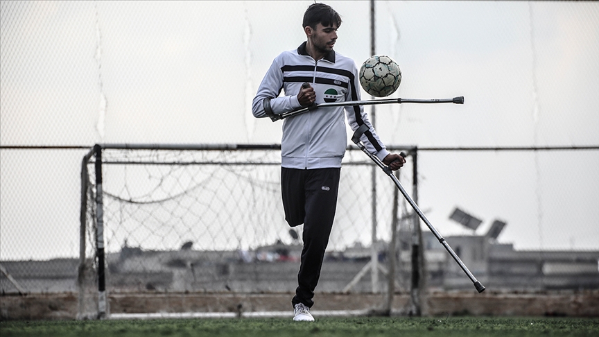Türk ampute futbolcu Telli'yi örnek aldı hayallerinin önündeki 'engel'i kaldırdı