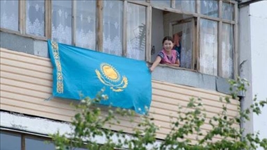 В Казахстане разрешили вывешивать флаг на балконах