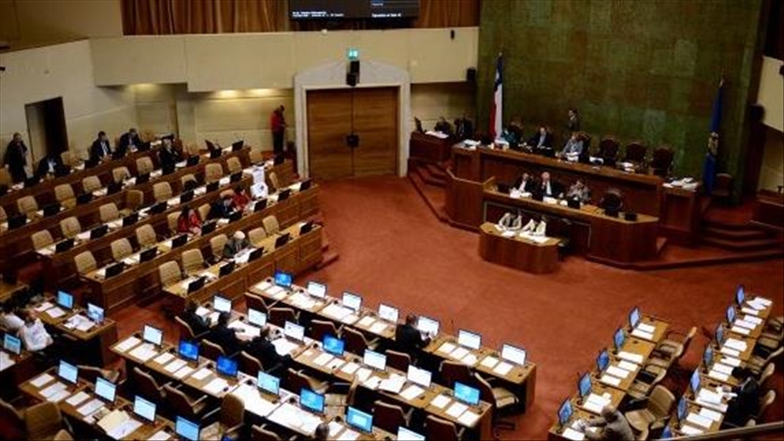 Chile aprueba segundo retiro de fondos de pensiones para afrontar la pandemia