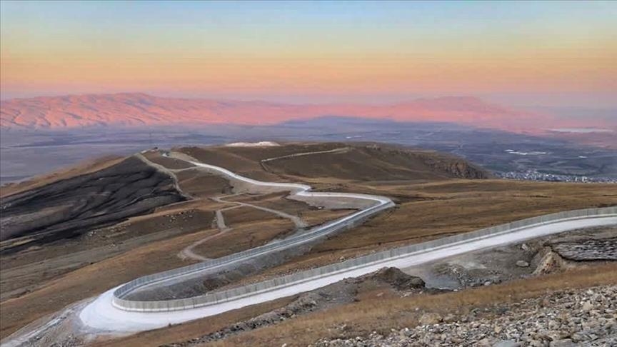 پایان ساخت دیوار امنیتی در مرز آغری ترکیه با ایران