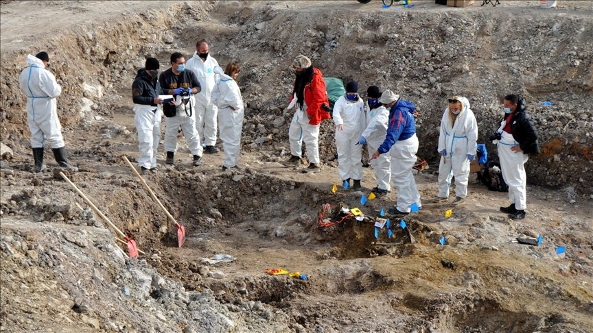 Serbi, filloi procesi i zhvarrosjes së mbetjeve mortore në varrezën masive afër Rashkës