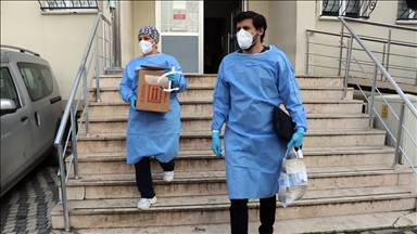 Filyasyon ekipleri 'dedektif' gibi iz sürerek Kovid-19 salgınıyla mücadele ediyor