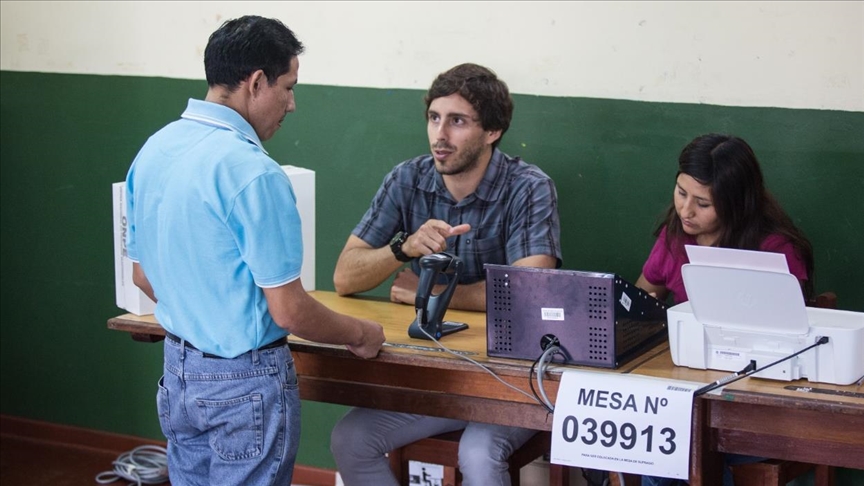 En Perú se realizan las elecciones internas para definir a los candidatos de las elecciones generales de abril