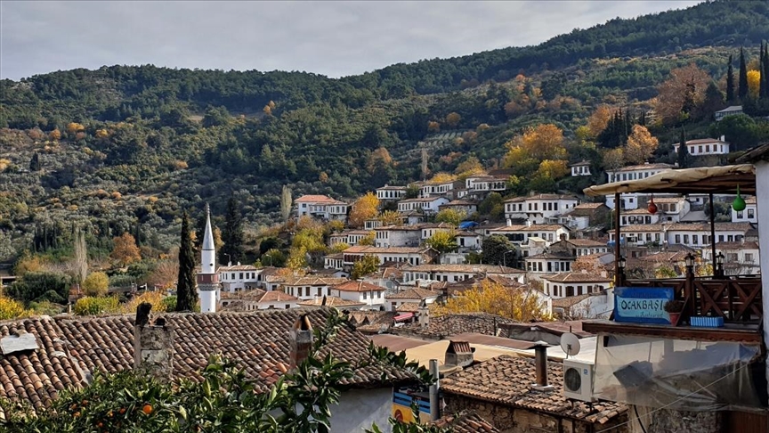 Sokaga Cikma Kisitlamasinda Kiyamet Koyu Nde Konaklamayi Tercih Ettiler
