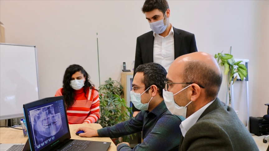 Türk bilim insanlarından 'diş hekimlerinin işini kolaylaştıracak' yazılım 