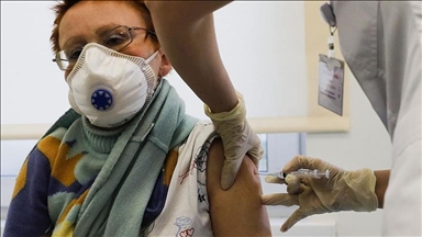 Russians sign up for jab with start of mass vaccination