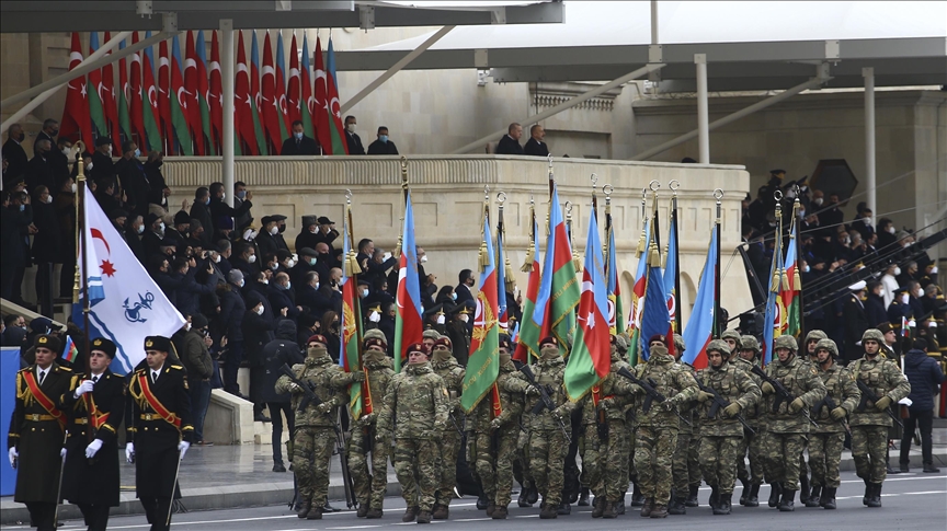 В Баку прошел парад Победы