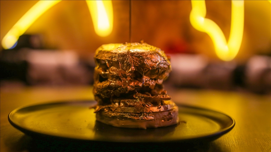Oro McCoy, la hamburguesa bañada en oro de 24 quilates que se vende en Colombia