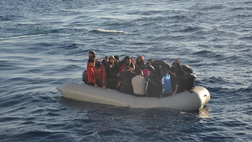 Guardia Costera griega abandona a solicitantes de asilo en el Mar Egeo