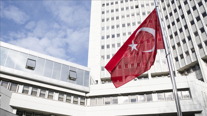Turquía y Azerbaiyán firman un protocolo que permite a sus ciudadanos viajar sin pasaporte