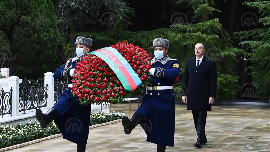 Azerbaidjan Commemoration Du 17e Anniversaire Du Deces Du Leader Heydar Aliyev