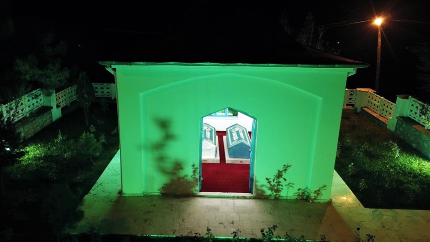 'Osmanlı Devleti'ne ait en eski eser'in sahibi Mihal Gazi'nin türbesine ziyaretçi ilgisi