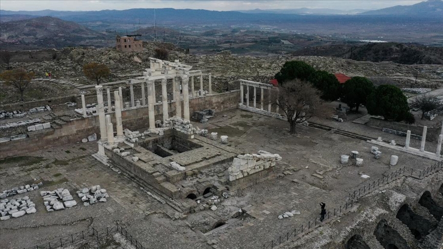 Bergama Zeus Sunagi Ni Istiyor