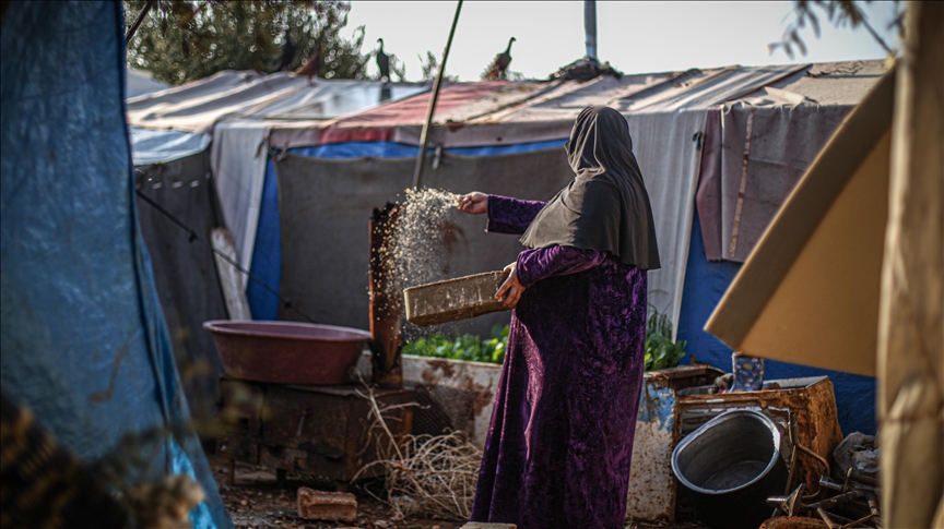 Refugiados sirios esperan ayuda para sobrevivir al invierno